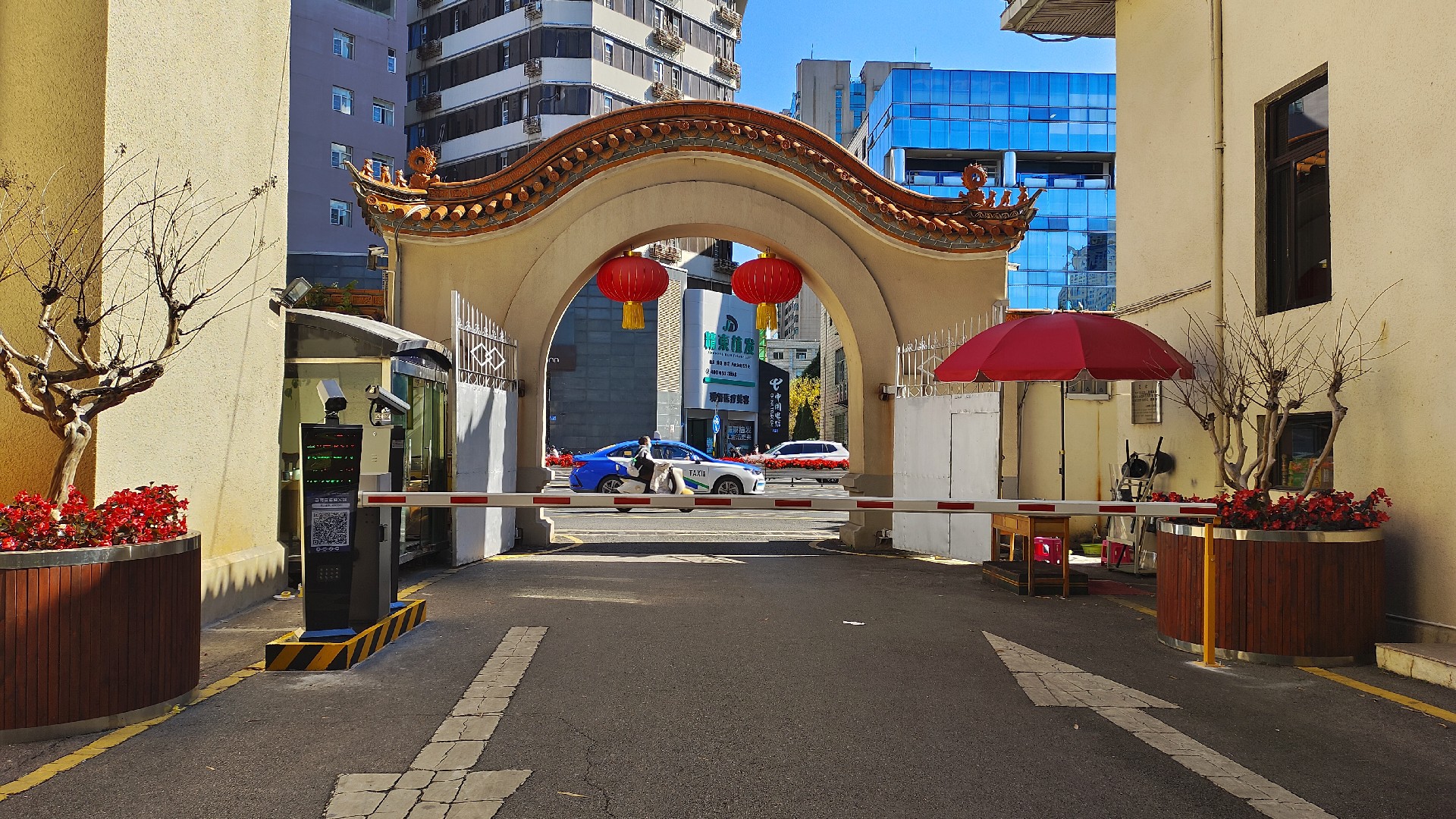 云南震莊迎賓館1號(hào)門進(jìn)