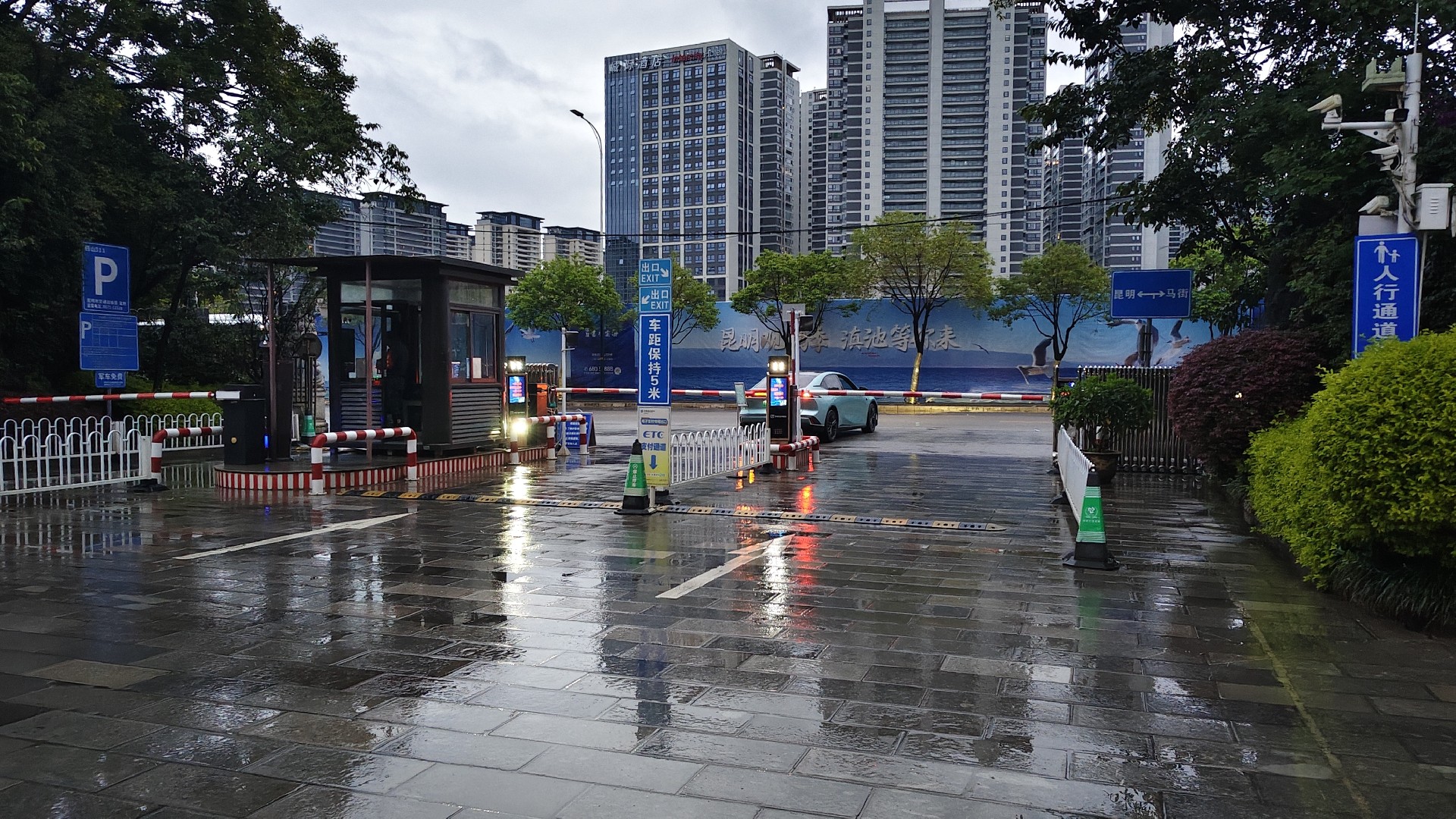 昆明云安會(huì)都酒店車牌識(shí)別系統(tǒng)