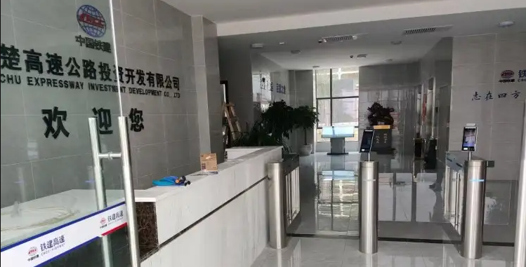 昆楚大高速項目部人臉識別門禁系統(tǒng)